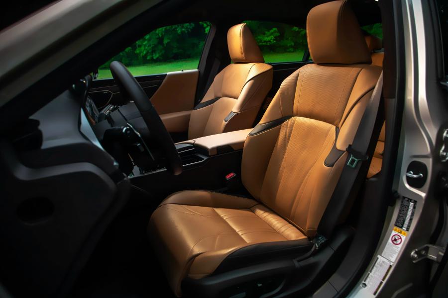 Интерьер Lexus ES300h 2018 года  (NA) (фото 21 из 41)